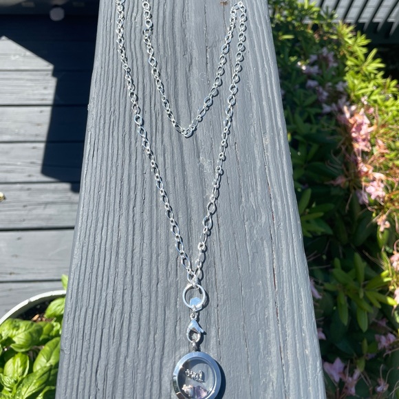 Sterling silver pendant necklace with charm holder. - Picture 3 of 8